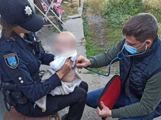 В Днепре родители заперли четверых маленьких детей одних дома на двое суток