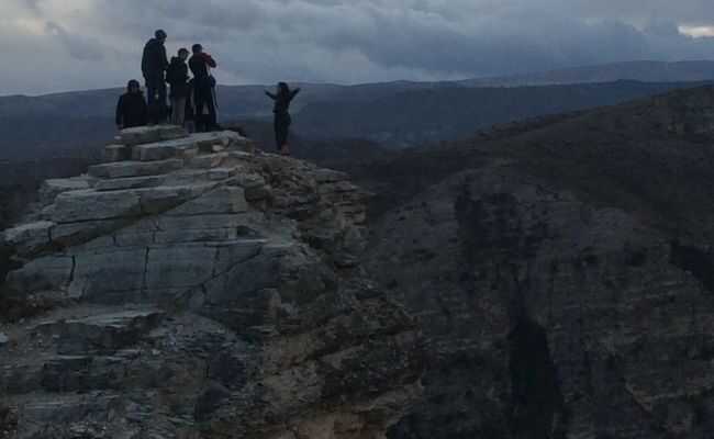 В Дагестане две девушки сорвались с качелей в каньон