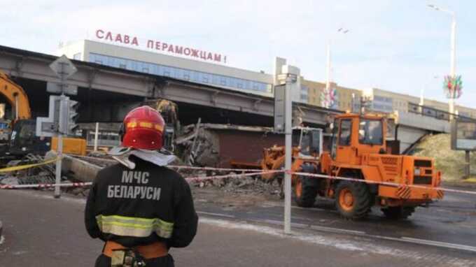 В Минске среди ночи "устал" мост — он обвалился прямо на проезжую часть