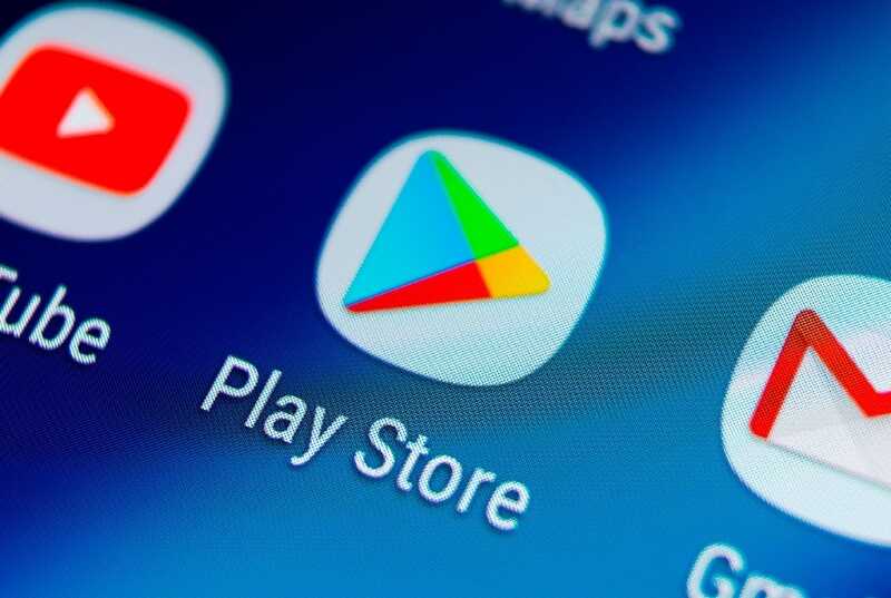 Google Play ограничивает операции с банковскими счетами в России