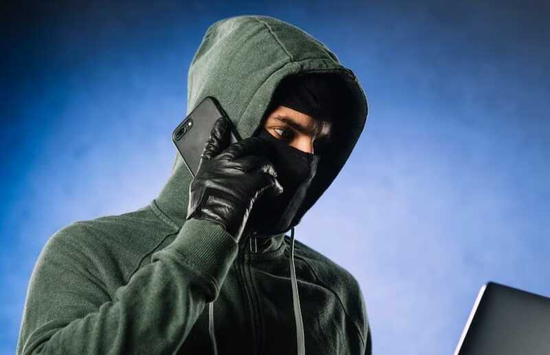 В России мошенники под видом чиновников из Минпросвещения получают доступ к личным кабинетам выпускников