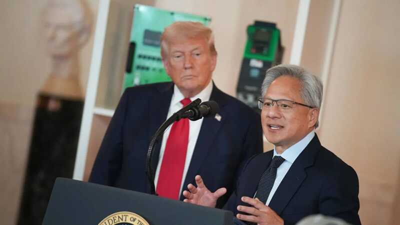 Трамп смягчил техносанкции против Китая под давлением лоббистов Nvidia и Saxa