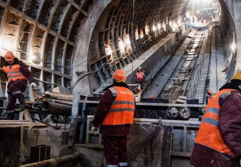 На строительной площадке в Москве инженеры освоили 143 миллиона рублей до начала работ