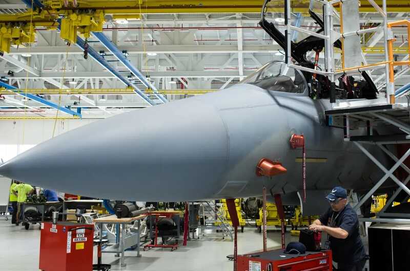 Более 3 тысяч сотрудников Boeing начали забастовку на заводах истребителей в США