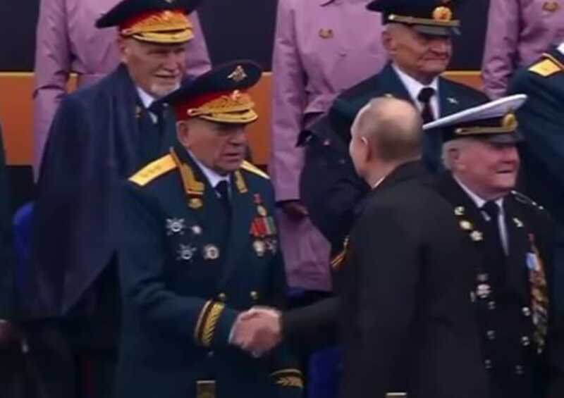 Ветеран войны, который встречался с Путиным, лишился квартиры из-за мошенничества со стороны вдовы сына и нотариуса