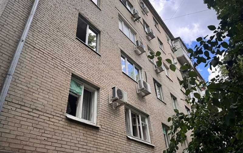 В Ростове местные жители засняли на видео последствия атаки беспилотника