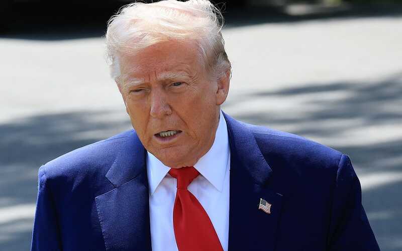Трамп распорядился покрасить стену на границе с Мексикой в черный цвет